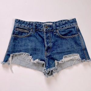 Free People cut off raw hem jean shorts dark blue denim size 28